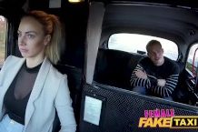 Female fake taxi – sexík s taxikárkou