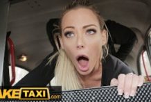 Sex vo fake taxi s krásnou blondínkou